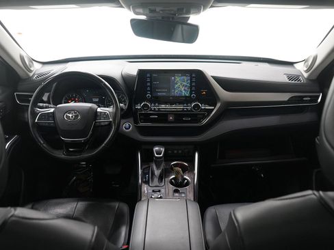 Used 2021 Toyota Highlander Limited image 16