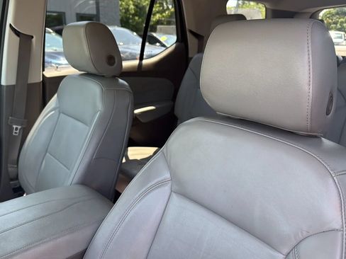 Used 2019 Chevrolet Traverse LT w/ LT Premium Package AWD/4WD image 15