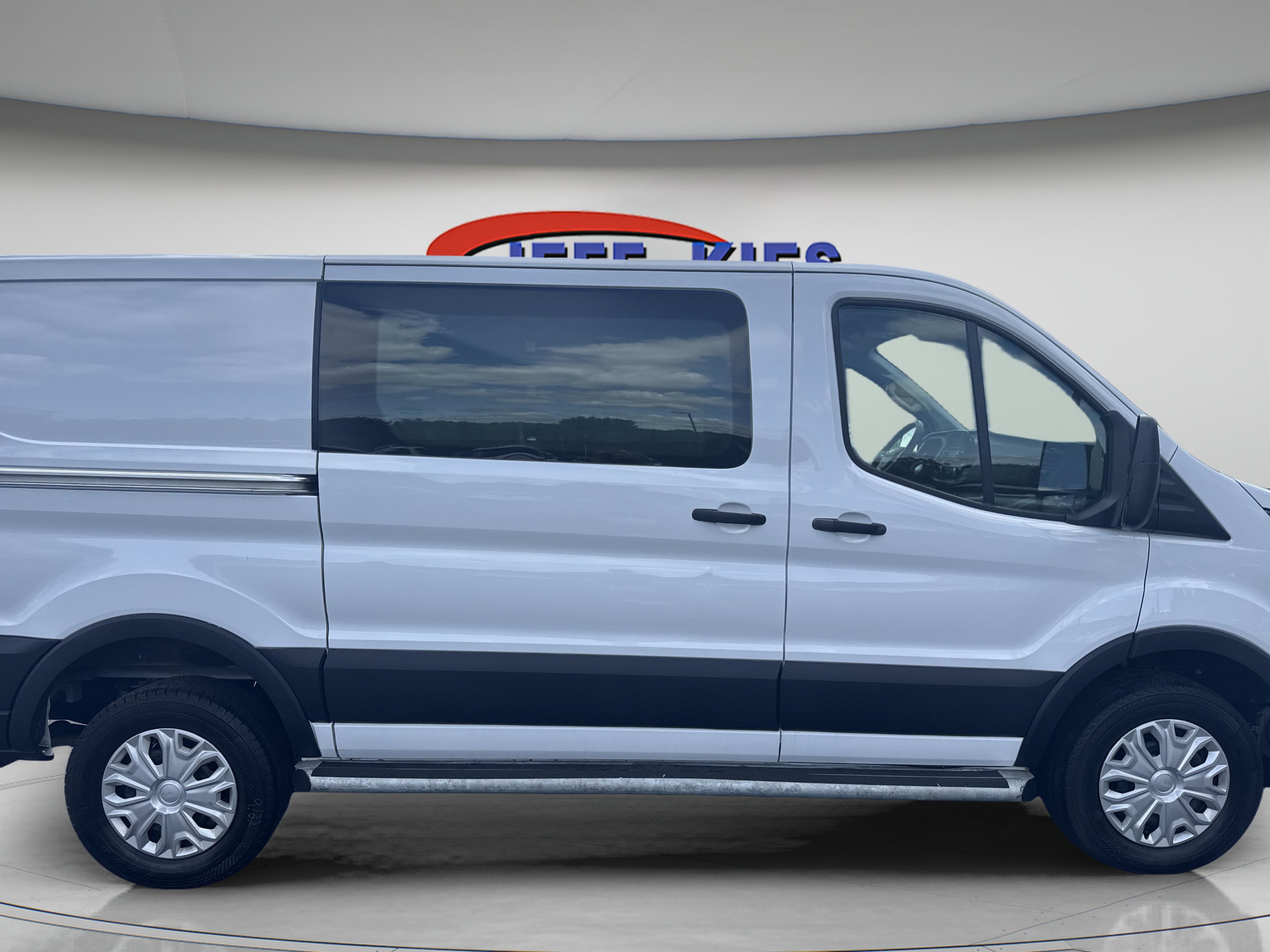 Used 2025 Ford Transit 250 Low Roof w/ Exterior Upgrade Package RWD image 4