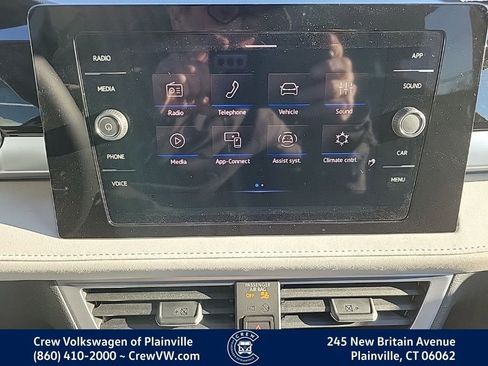 New 2026 Volkswagen Taos SE image 6