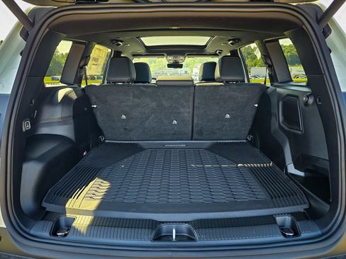 New 2026 Jeep Cherokee Overland w/ Advanced Pro Tech Group AWD/4WD image 38