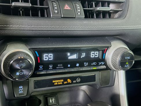 Used 2019 Toyota RAV4 XLE Premium image 23