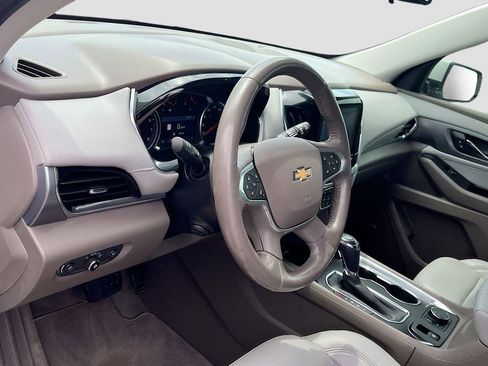 Used 2020 Chevrolet Traverse Premier FWD image 9