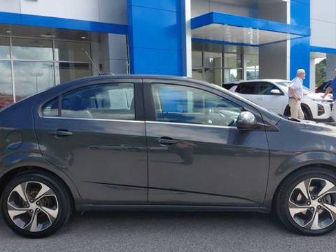 Used 2020 Chevrolet Sonic Premier FWD image 3