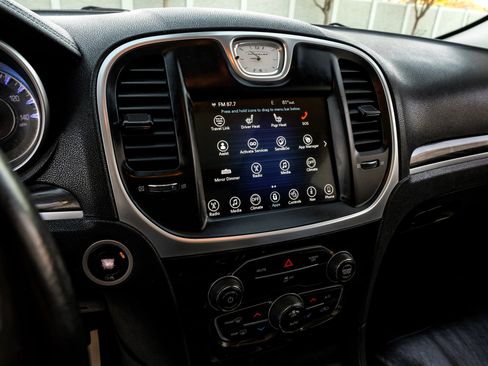 Used 2017 Chrysler 300 Limited w/ Value Package image 31