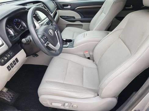 Used 2016 Toyota Highlander Limited Platinum image 13