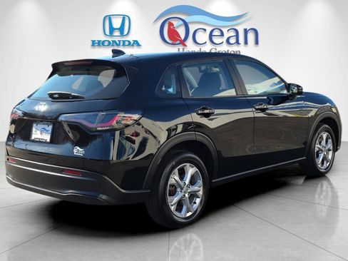 Used 2023 Honda HR-V LX image 3