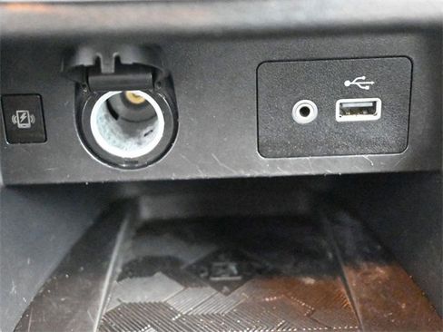 Certified 2023 Nissan Versa SV image 9