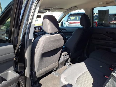 Certified 2025 Nissan Pathfinder S FWD image 11