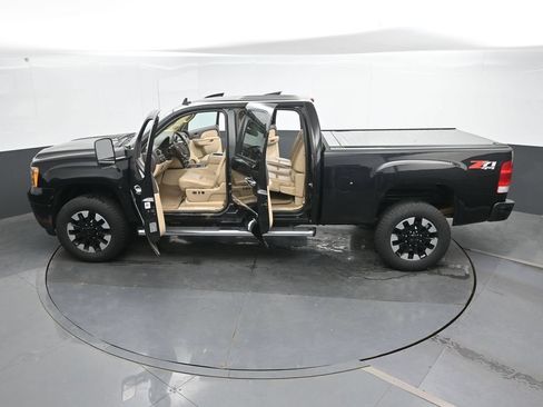 Used 2011 GMC Sierra 2500 Denali w/ Suspension Package, Off-Road AWD/4WD image 39