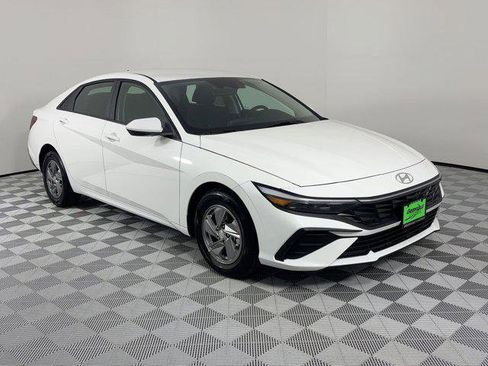 New 2026 Hyundai Elantra SE image 7