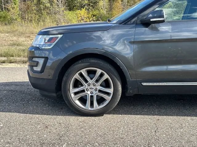 Used 2016 Ford Explorer Limited w/ Equipment Group 301A AWD/4WD image 13