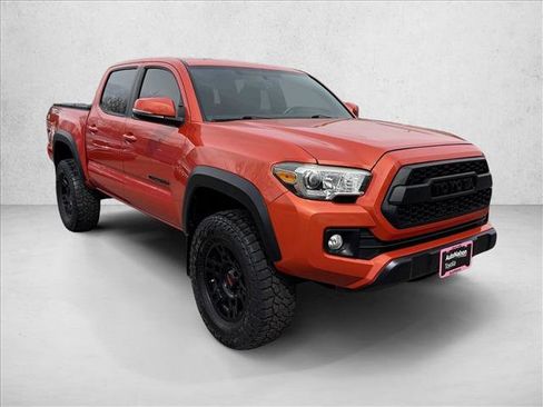 Used 2017 Toyota Tacoma TRD Off-Road image 3