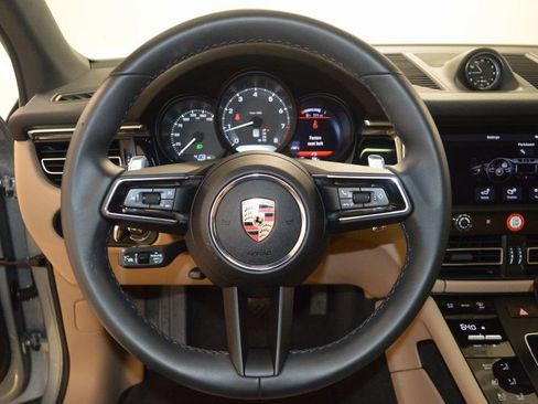 Certified 2025 Porsche Macan AWD/4WD image 20