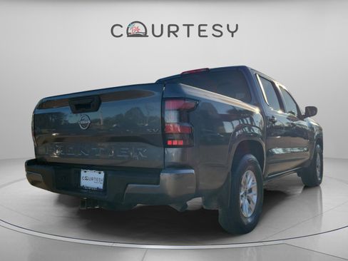 Used 2024 Nissan Frontier SV image 5