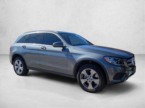 Used 2018 Mercedes-Benz GLC 300 4MATIC image 2