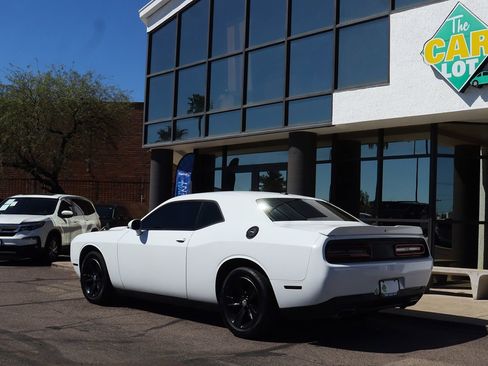 Used 2018 Dodge Challenger SXT image 9