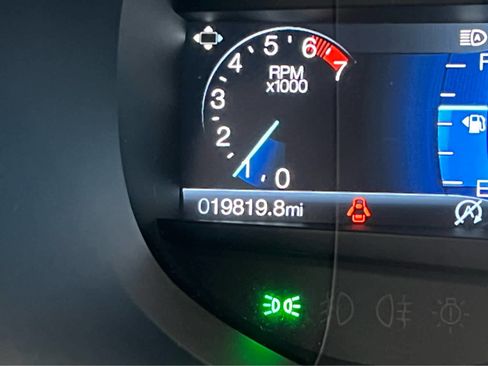 Used 2024 Ford Edge SE w/ Black Appearance Package image 25