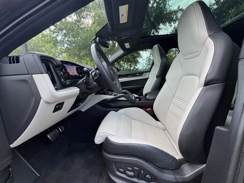 Used 2025 Porsche Cayenne S AWD/4WD image 10