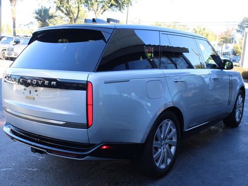 Certified 2024 Land Rover Range Rover Long Wheelbase SE image 7