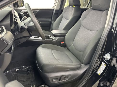 Used 2024 Toyota RAV4 XLE image 15