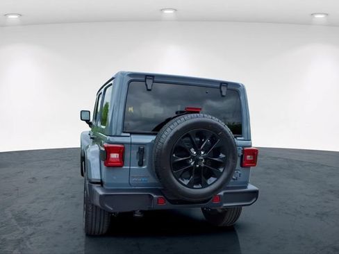 Used 2025 Jeep Wrangler Unlimited Sahara AWD/4WD image 11