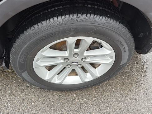 Used 2014 Ford Explorer XLT w/ Equipment Group 202A FWD image 22