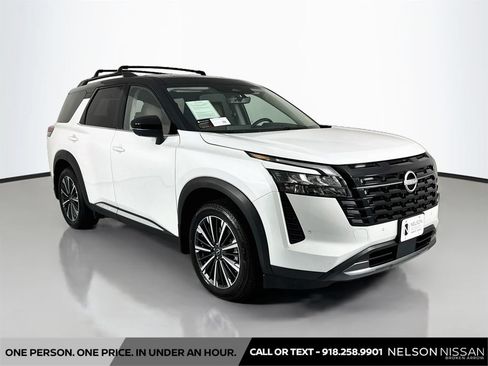 Certified 2026 Nissan Pathfinder Platinum w/ Cargo Package AWD/4WD image 3