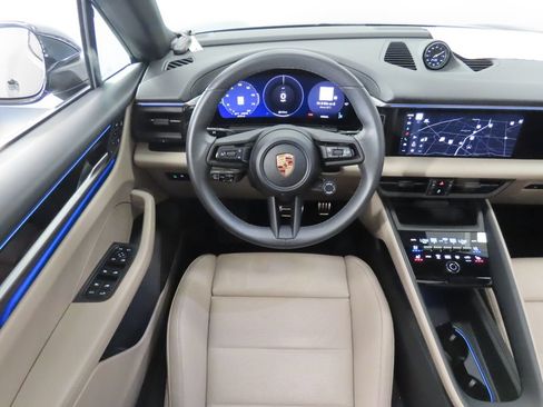 Certified 2025 Porsche Macan 4S Electric AWD/4WD image 17