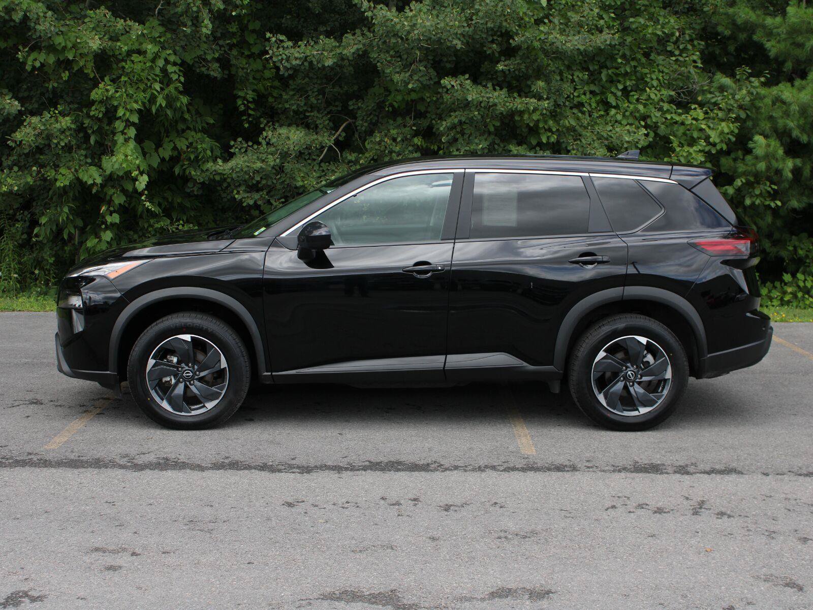 Used 2026 Nissan Rogue SV AWD/4WD image 5