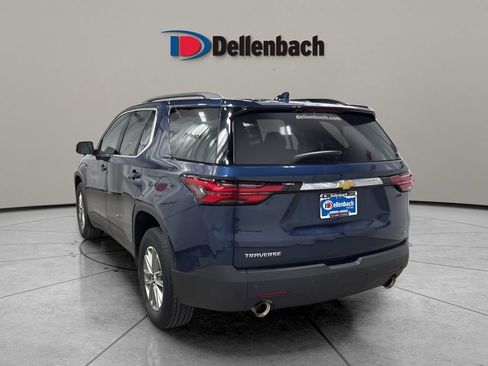 Used 2023 Chevrolet Traverse LT w/ Rear Camera Mirror Package image 3