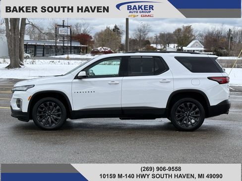 Used 2023 Chevrolet Traverse RS image 3