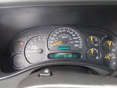 Used 2005 Chevrolet Tahoe Z71 w/ Preferred Equipment Group RWD image 36