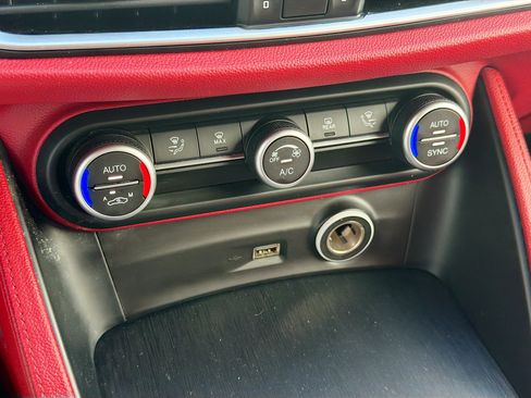 Used 2020 Alfa Romeo Stelvio image 34