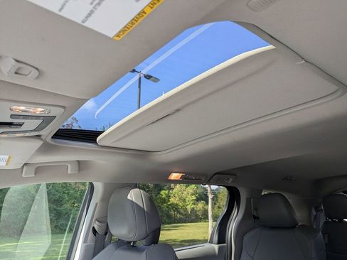 Used 2023 Toyota Sienna XLE image 14