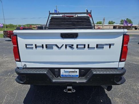 Used 2025 Chevrolet Silverado 2500 ZR2 w/ Technology Package AWD/4WD image 6