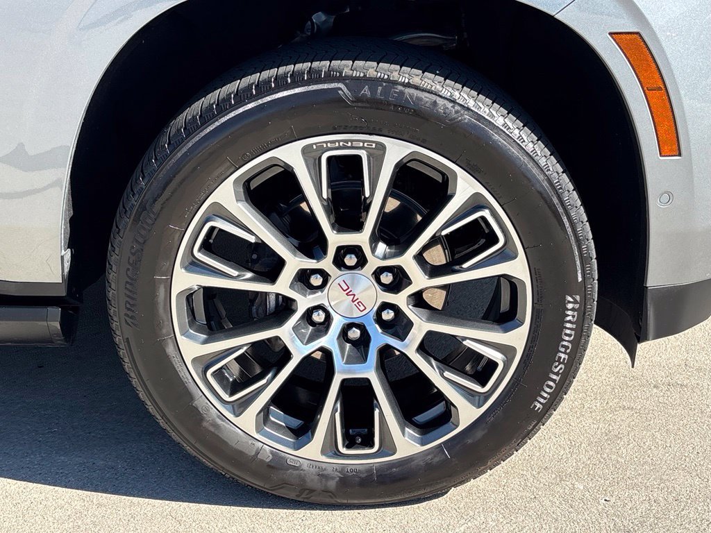 Used 2025 GMC Yukon Denali w/ Sun & Power Step Package AWD/4WD image 29