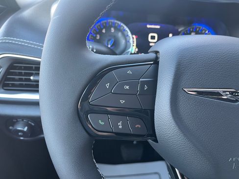 New 2026 Chrysler Pacifica Limited image 17