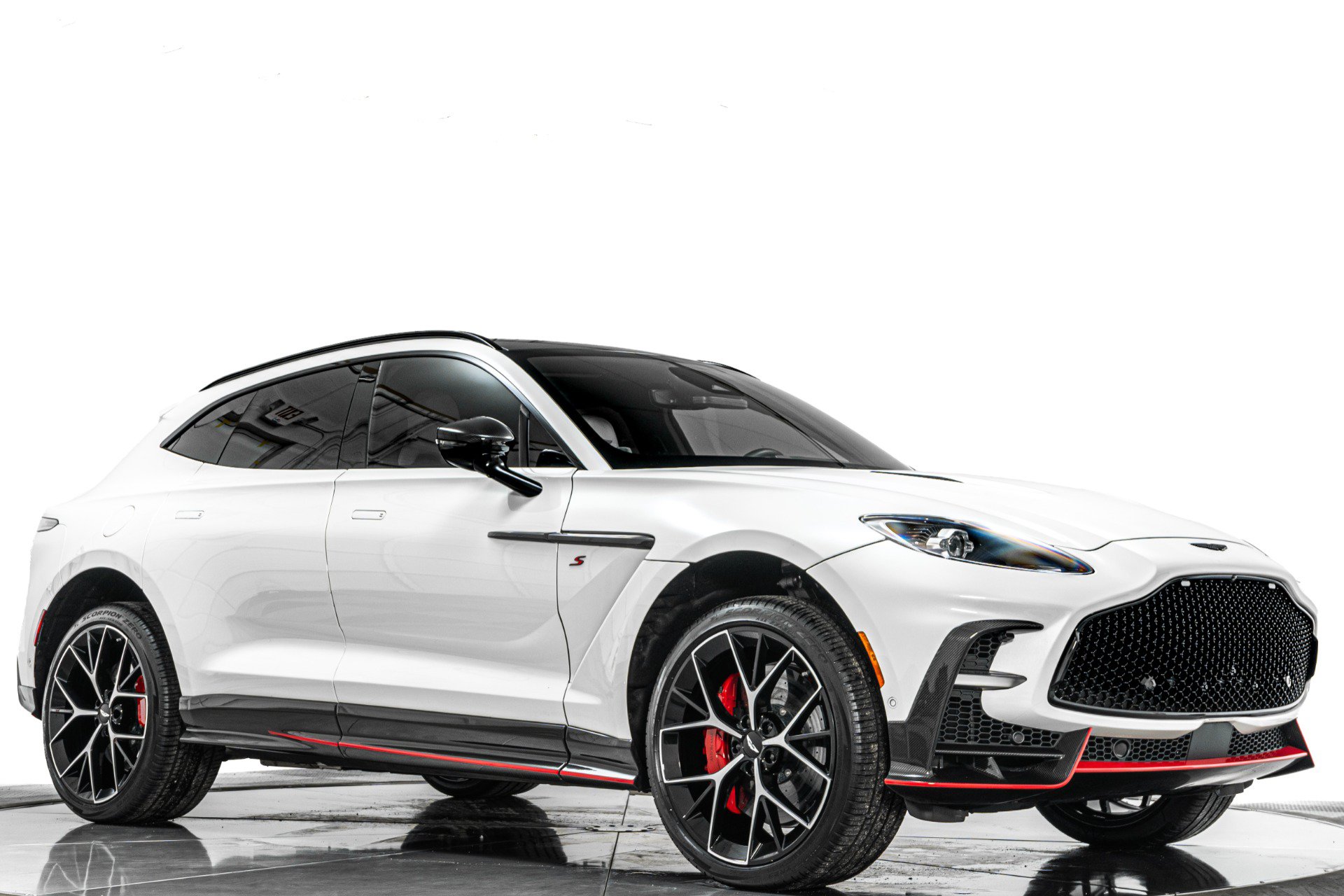 Used 2026 Aston Martin DBX S AWD/4WD image 34