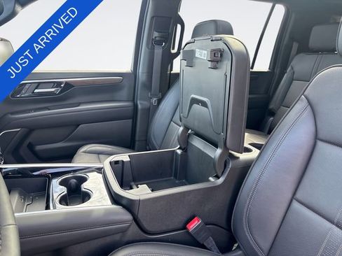 Used 2025 Chevrolet Suburban High Country AWD/4WD image 21