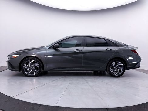 Used 2025 Hyundai Elantra Sport FWD image 34