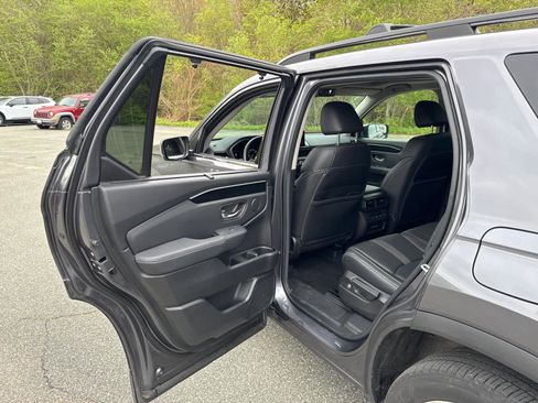 Used 2025 Honda Pilot Touring image 28