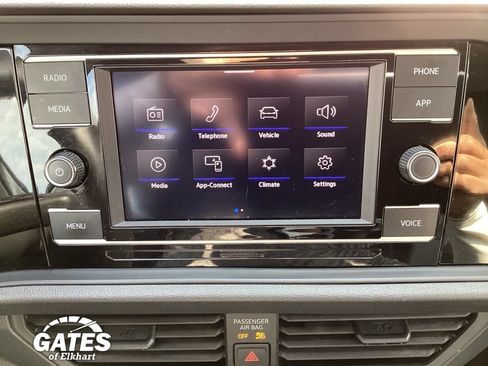 Used 2024 Volkswagen Jetta SE FWD image 3