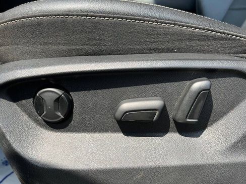 Used 2021 Volkswagen Atlas SE image 12