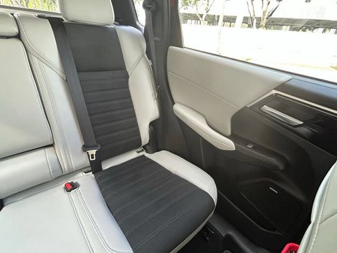 Used 2025 Mitsubishi Outlander SE FWD image 14