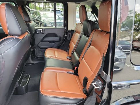 Used 2020 Jeep Wrangler Unlimited Sahara AWD/4WD image 12