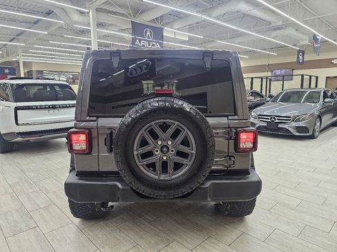 Used 2024 Jeep Wrangler Unlimited Sport AWD/4WD image 7