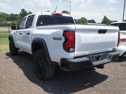 Used 2023 Chevrolet Colorado Trail Boss w/ Advanced Trailering Package AWD/4WD image 5