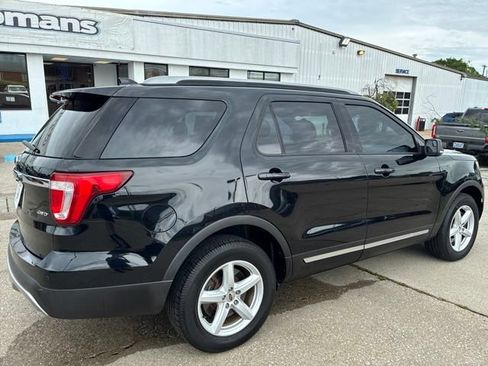 Used 2017 Ford Explorer XLT AWD/4WD image 8