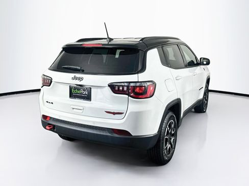 Used 2025 Jeep Compass Trailhawk AWD/4WD image 9